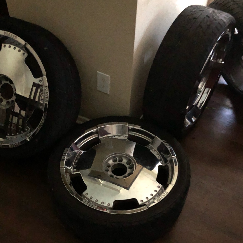 Player 2016 rims, minus caps.